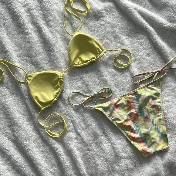 Hurley bikini set - size small - worn briefly - no cuts or rips - tag still on - Picture 2 of 2